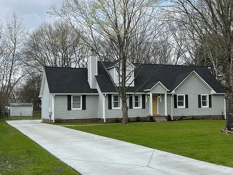 132 Fox Ridge Dr — Photo 1