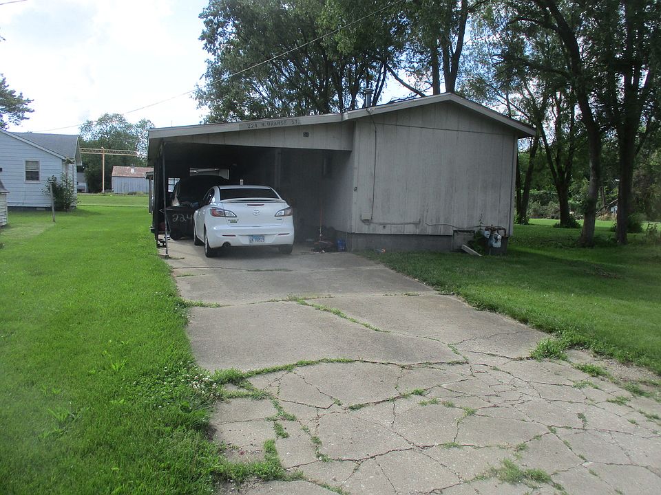 2nd image of 224 N Oak St