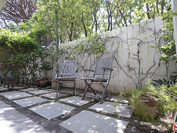 2nd image of 2820 Arizona Ave APT 2