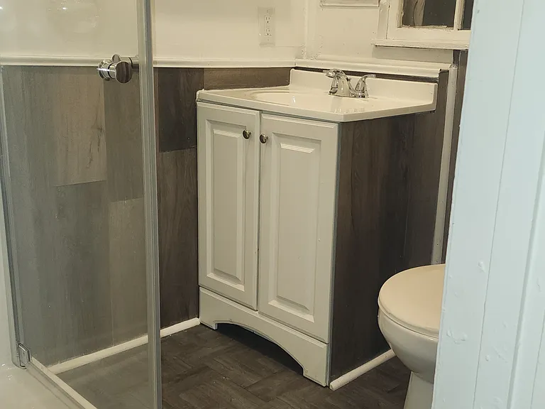 28 Douw St #2 — Photo 8