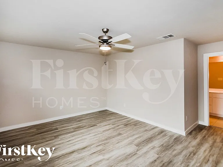 315 Niki Dr — Photo 7
