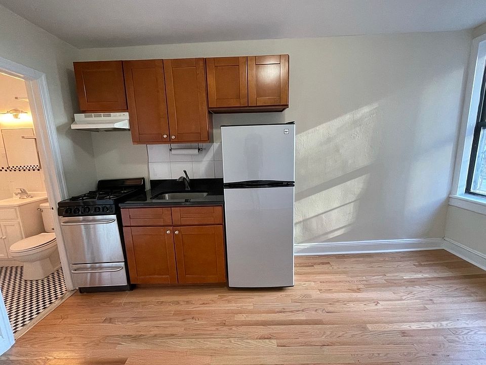 1st image of 589 1st Ave APT 9