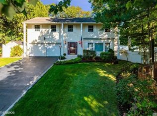 12 Hurtin Blvd, Smithtown, NY 11787