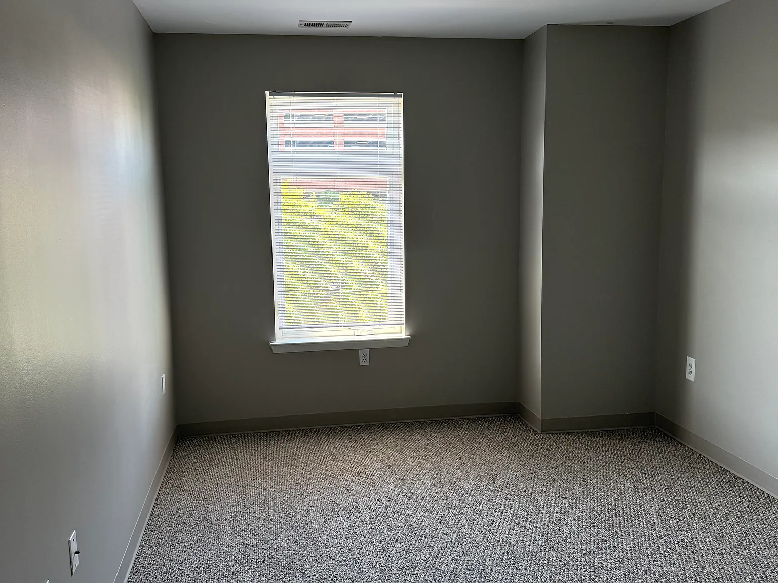 1 bed, 852 sqft, $950 — Photo 4