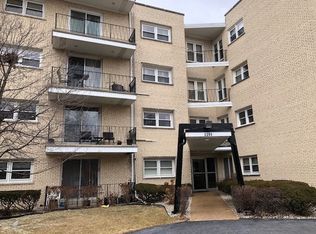 5200 Galitz St APT 102, Skokie, IL 60077