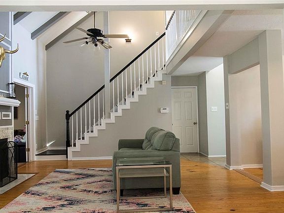 3rd image of 8515 Lake Crystal Dr