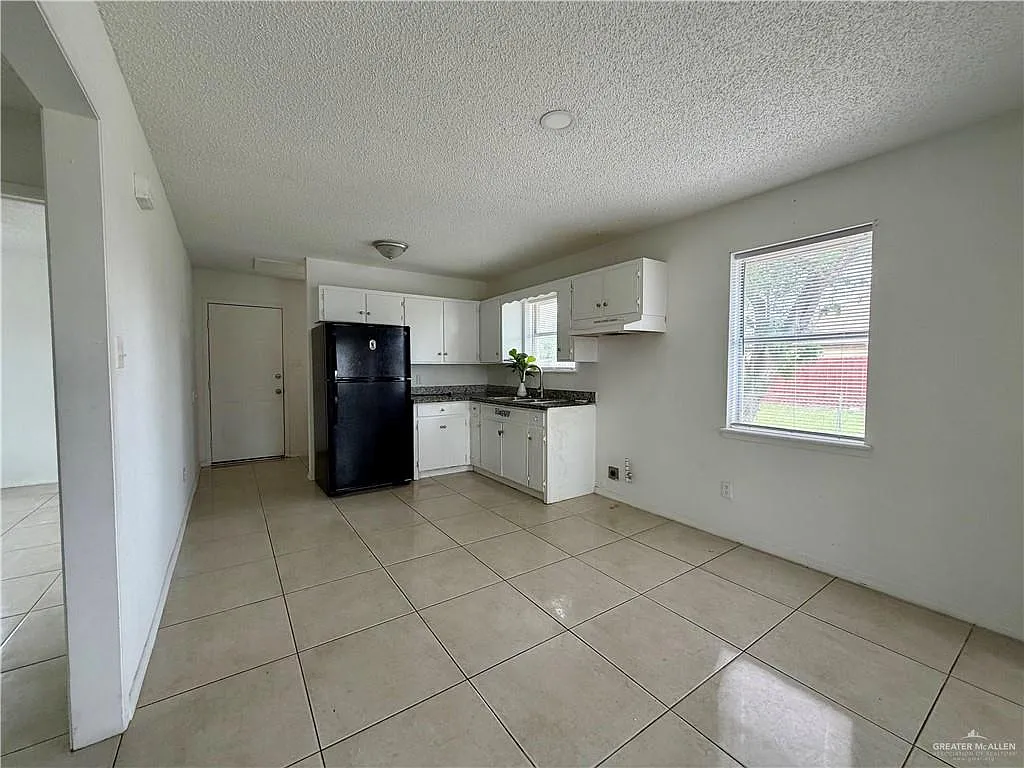 2 bed, 1.0 bath, 816 sqft, $900 — Photo 3