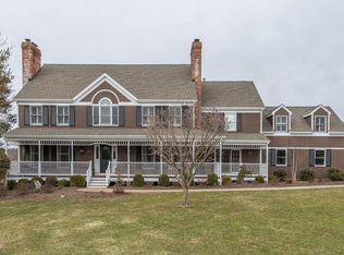 12 Winding Way, Chester, NJ 07930