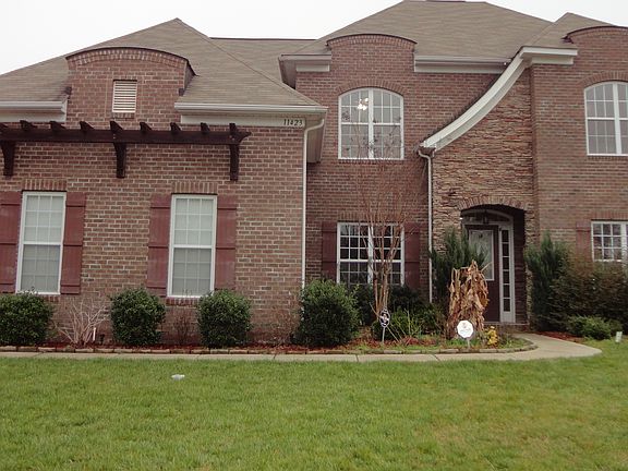 3 car side load garage