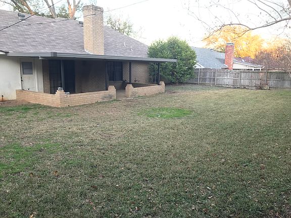 2nd image of 514 Carriage Dr