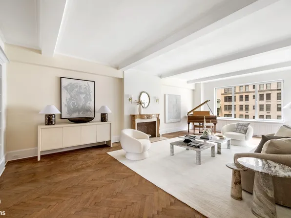 1095 Park Avenue 6D image 2 of 15