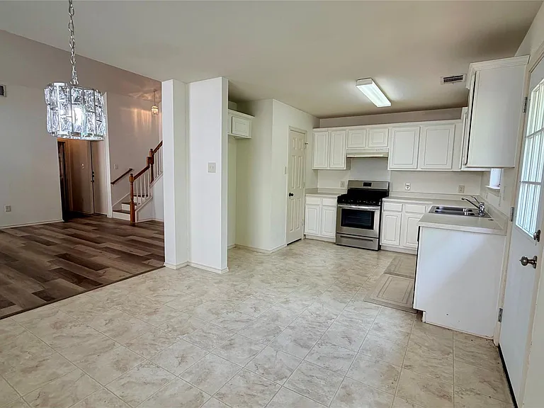 1005 Traci Michelle Dr — Photo 8