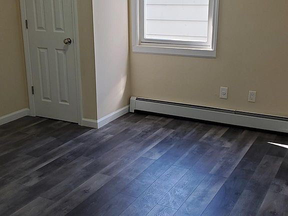 4th image of 222A Edwards Pl Floor 2