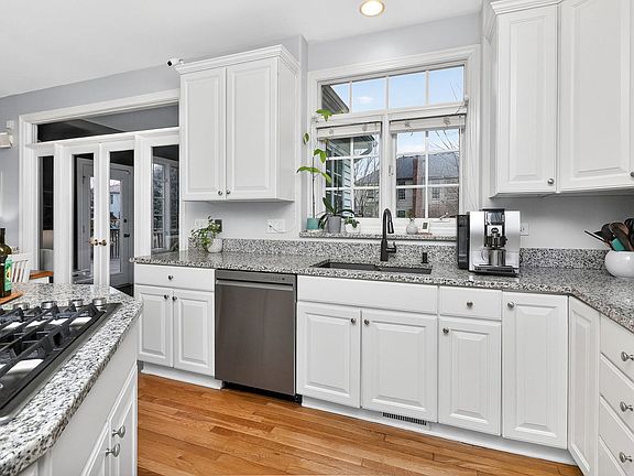 4th image of 3807 Landsdown Ave