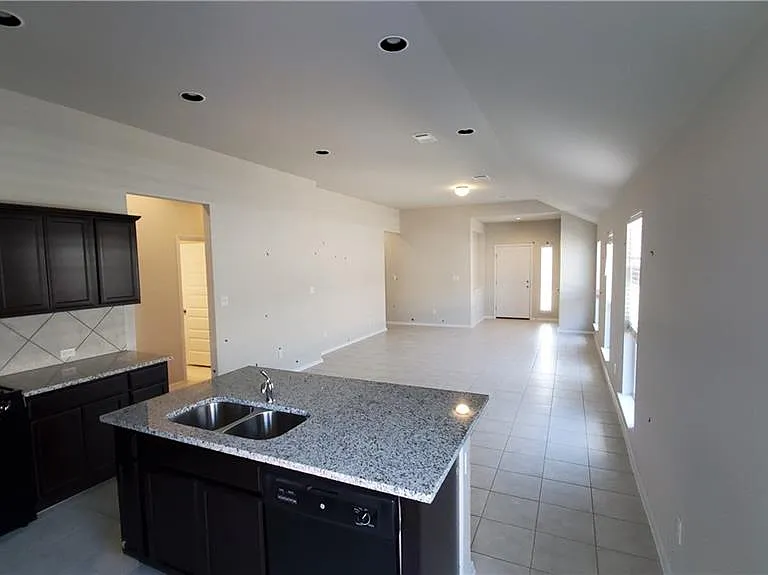 348 Gaida Loop — Photo 2