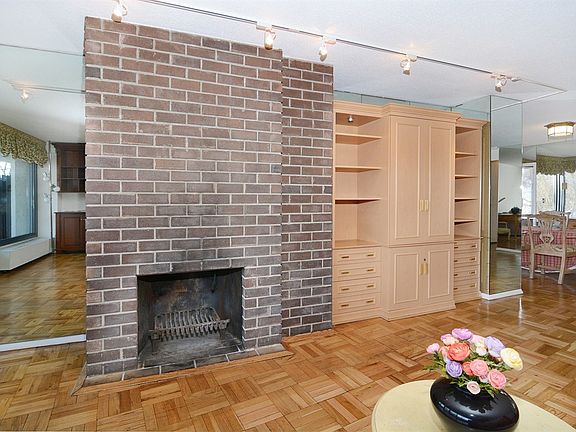 4th image of 4455-4465 Douglas Ave #4L
