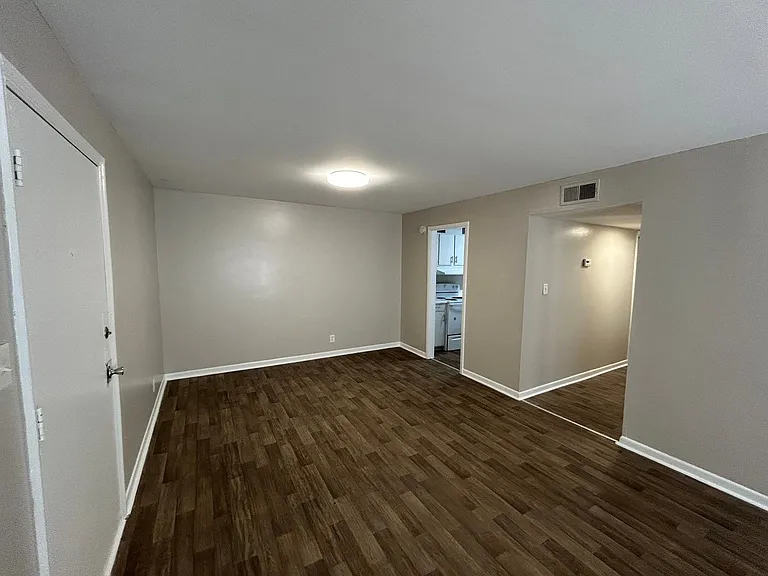 Riverbend Apartments — Photo 24
