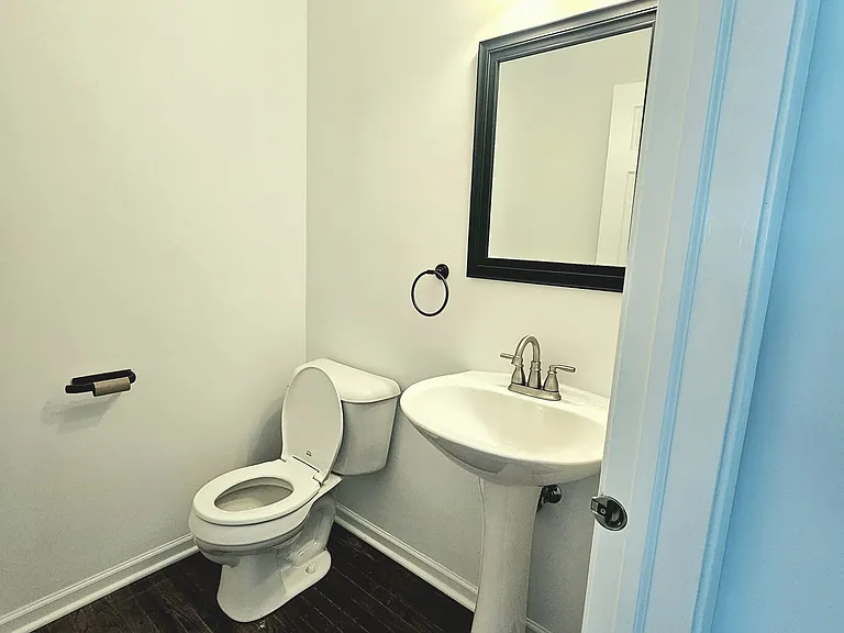 95 Valencia Pkwy — Photo 24
