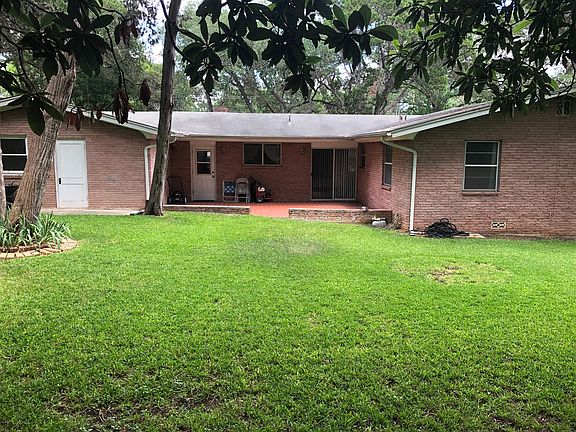 5th image of 957 Rosemary Dr