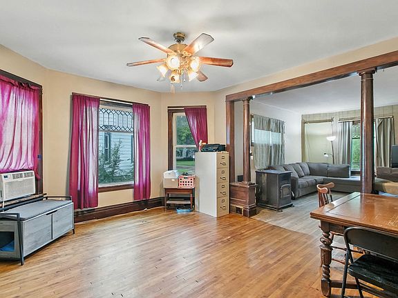 4th image of 217 N Main St