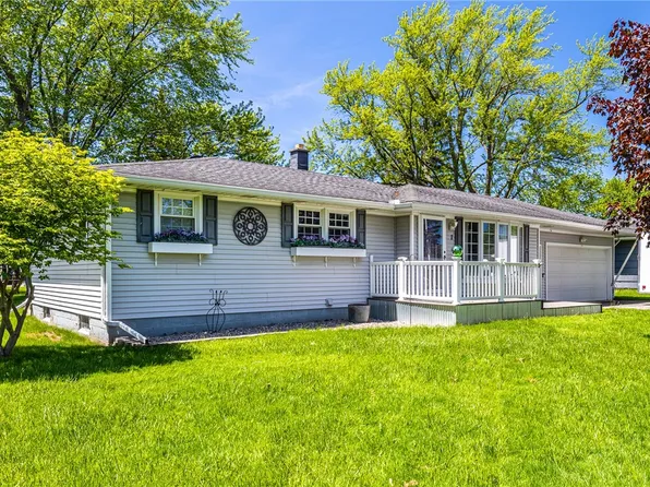 7 E Crest Dr, Rochester, NY 14606