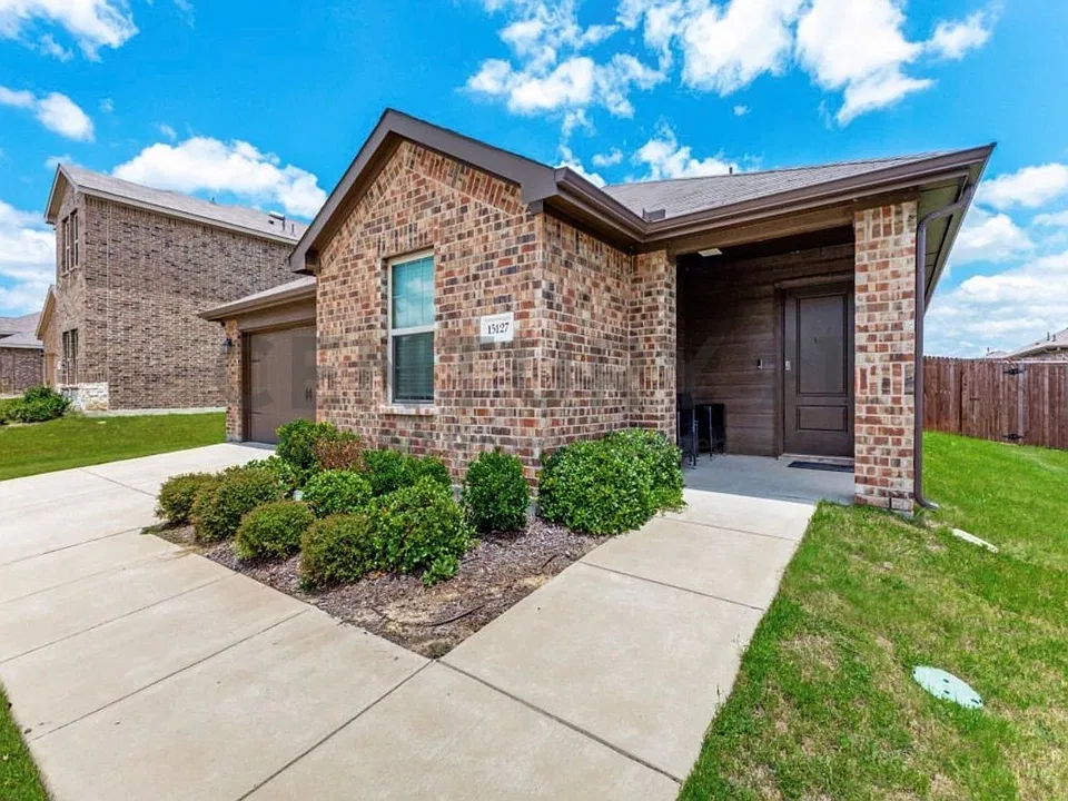 15127 Athena Dr
