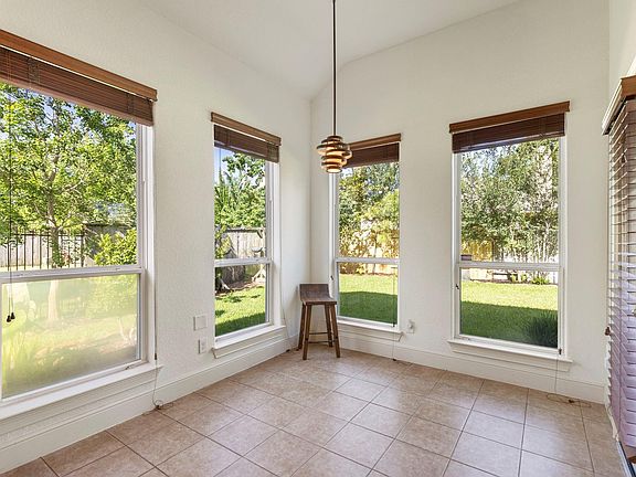 5th image of 10 Sagamore Ridge Pl