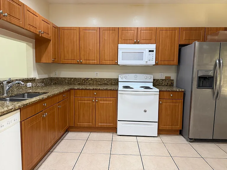 8246 SW 27th St #103 — Photo 4