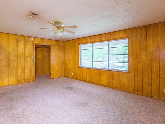4th image of 2115 Pinecrest Dr