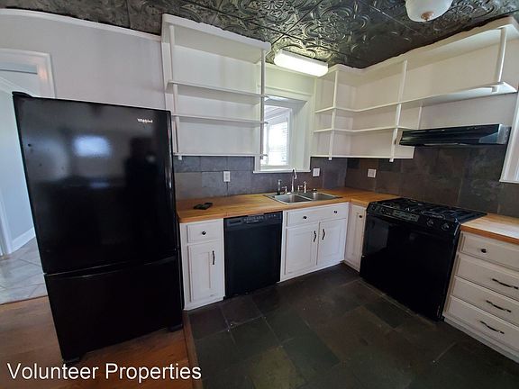 3rd image of 2228B Ashwood Ave