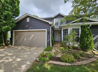 16 Dorchester Ct, Streamwood, IL 60107