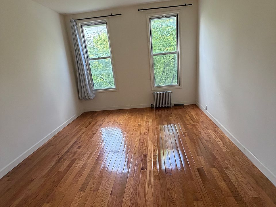 1st image of 254 Knickerbocker Ave APT 3R