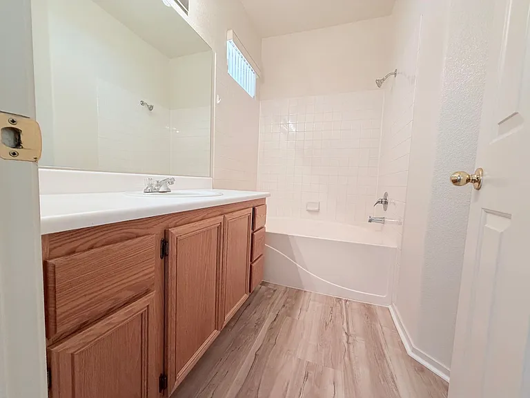 10404 Sloping Hill Ave — Photo 15