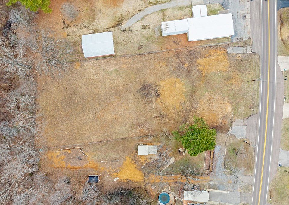 2nd image of 815/817 Memorial Dr