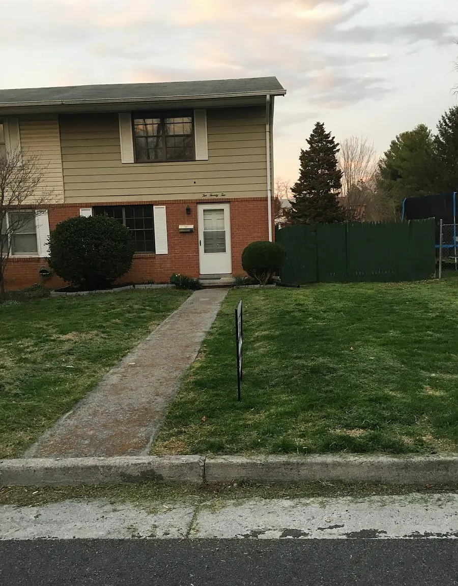 3 bed, 1.5 bath, 1180 sqft, $1,550 — Photo 1