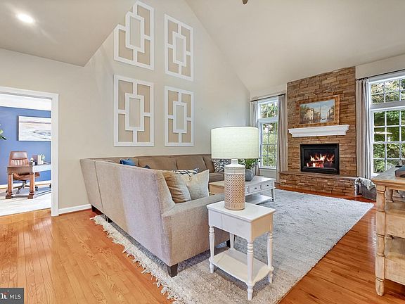 4th image of 6518 Debhill Ln