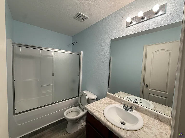 423 Haddenham Ct — Photo 6