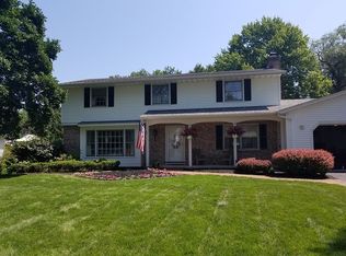 91 Brentwood Dr, Penfield, NY 14526
