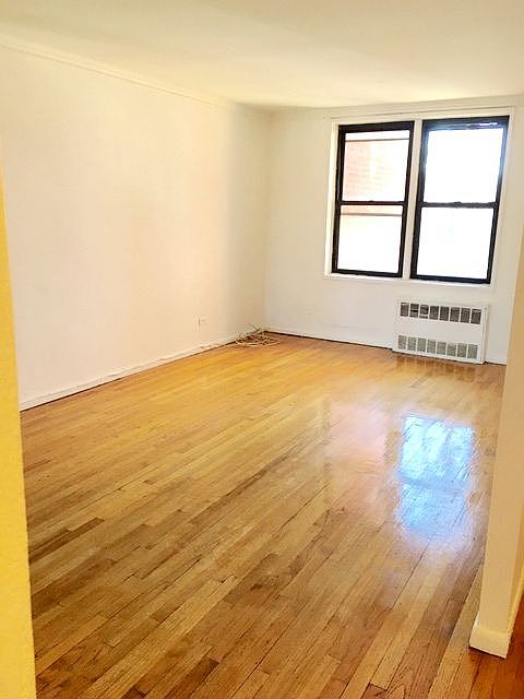 2nd image of 2330 Voorhies Ave APT 4J
