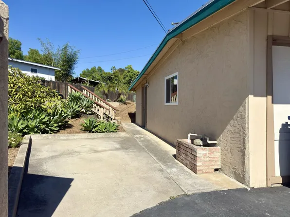 693 Hillside Ter Unit 5C, Vista, CA 92084