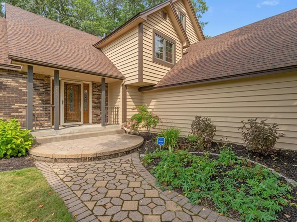 1445 Arden Oaks Dr, Arden Hills, MN 55112