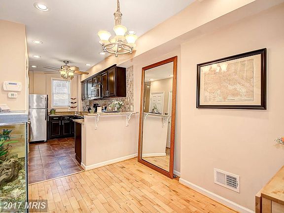 5th image of 104 N Decker Ave