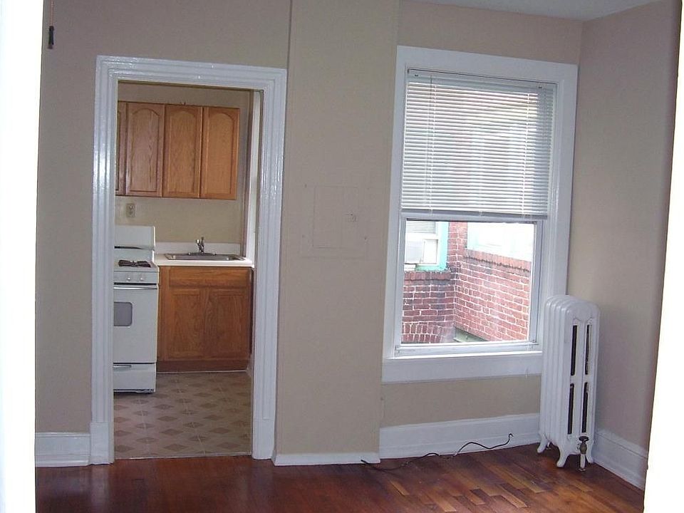 2nd image of 2371 Champlain St NW APT 124