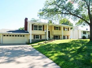 3446 Chatsworth St N, Shoreview, MN 55126
