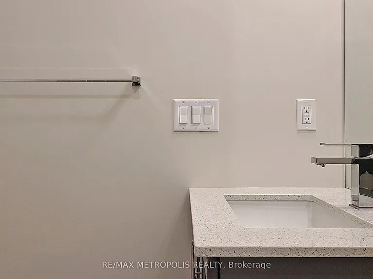 9075 Jane St #Penthouse 08 — Photo 27