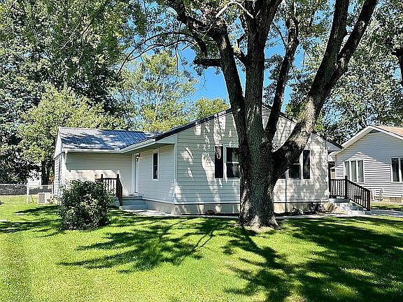 2nd image of 969 Rosewood Dr
