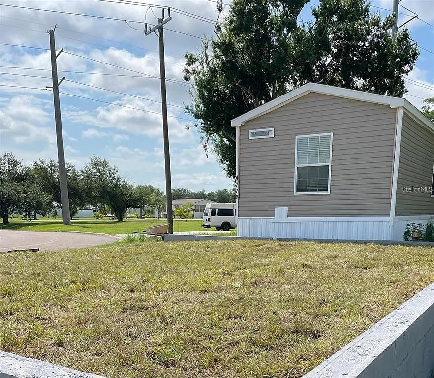 2 bed, 2.0 bath, 896 sqft, $1,400 — Photo 2