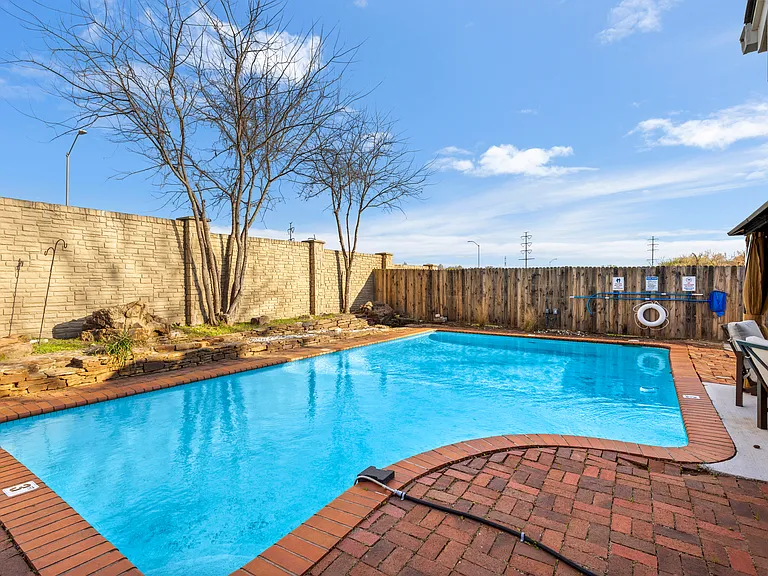 4629 Amherst Ln — Photo 32