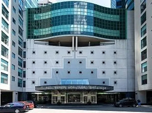 77 Harbour Sq Unit 2403, Toronto, ON M5J 2S2