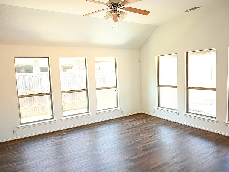 2204 Rockport Dr — Photo 3